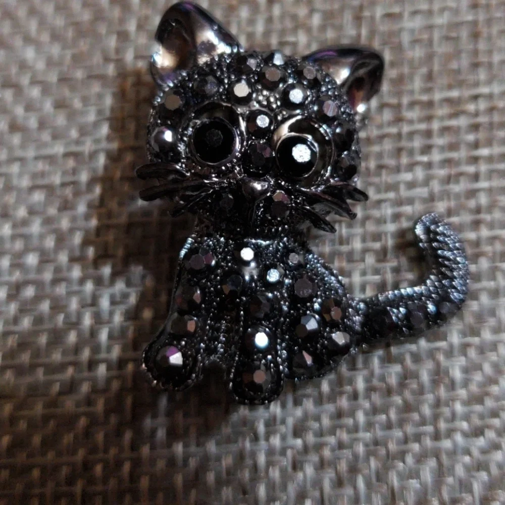 Cute sparkle black kitty brooch
